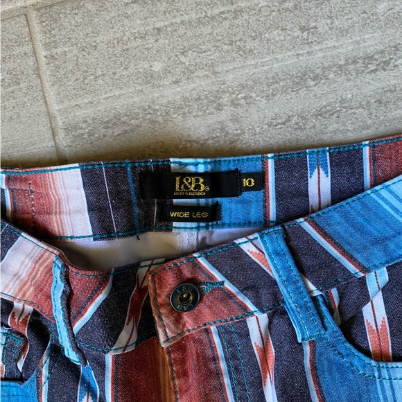 L&B Wide Leg- High Rise- Aztec Pattern Jeans - Picture 4 of 8